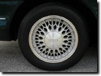 Lacy-Spoke Aluminum Wheels (Standard equipment, Base model)
